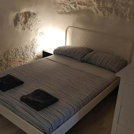 Sotto L'arco 아파트 오스투니